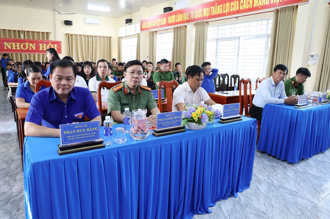 Các đại biểu tham dự Lễ ra quân Tháng Thanh niên năm 2026. Ảnh: Vũ Tiến