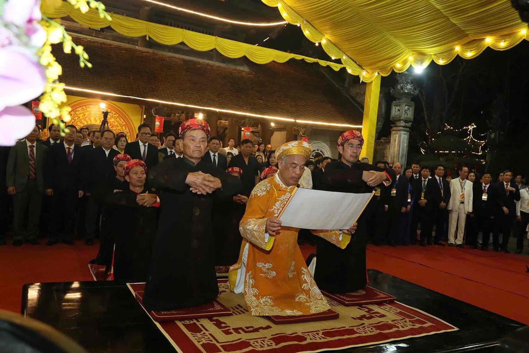 Lễ khai hội diễn ra trong không khí trang nghiêm. Ảnh: Tất Đạt