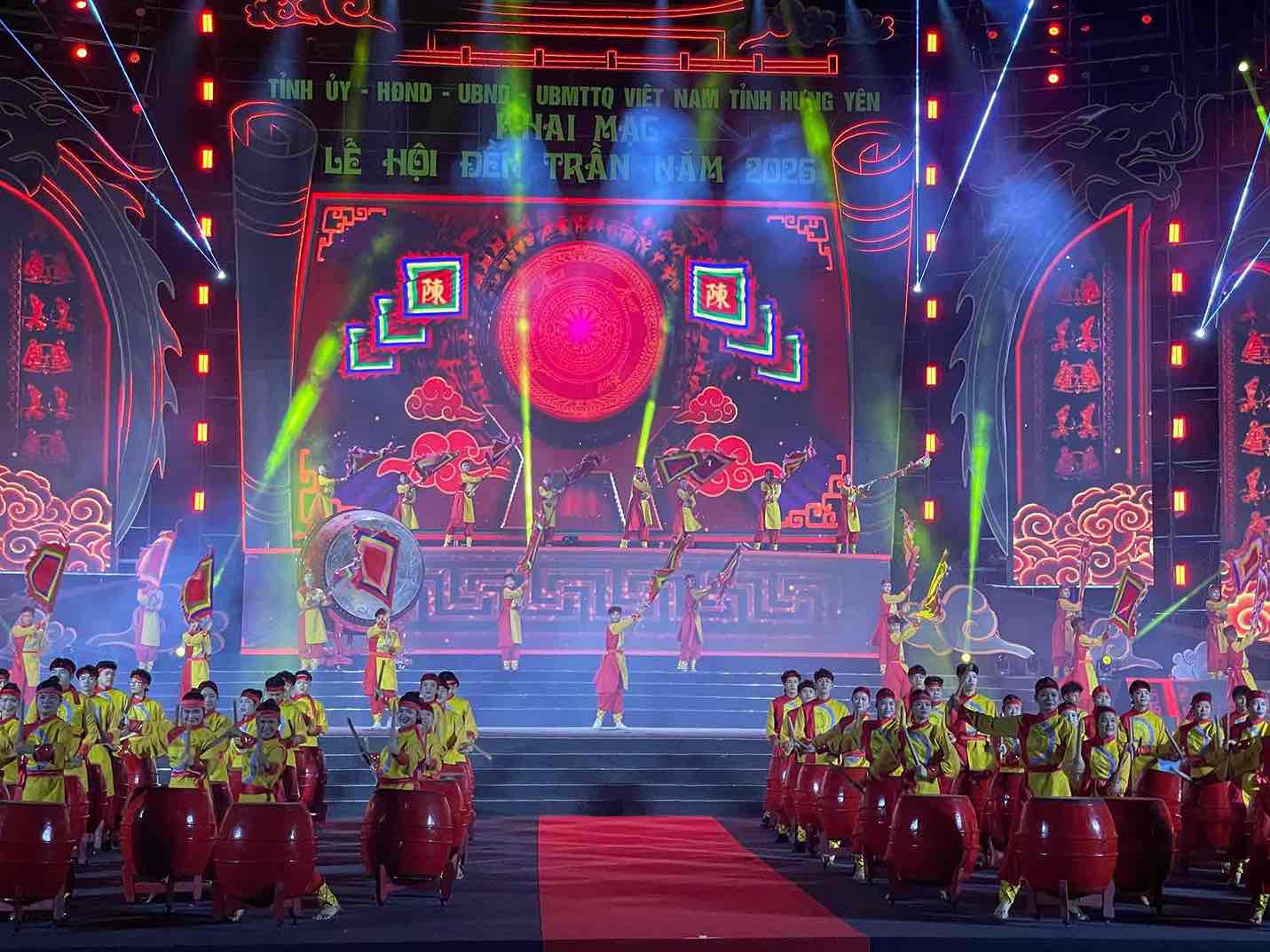 Màn đánh trống khai hội Lễ hội đền Trần. Ảnh: Mai Hương