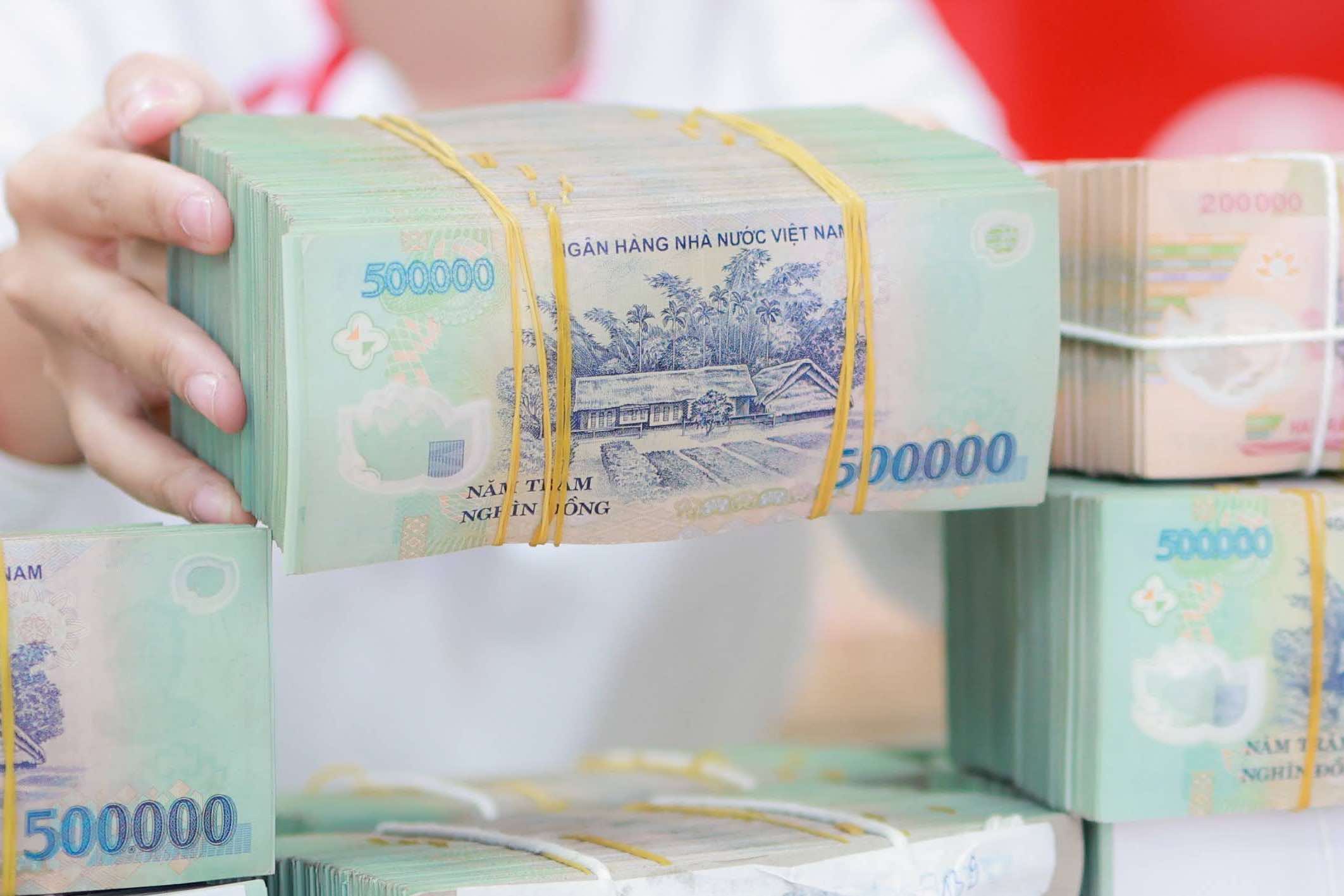 Một số tỉnh, thành tăng thêm 200.000 đồng/tháng cho người không có lương hưu. Ảnh: Hải Nguyễn