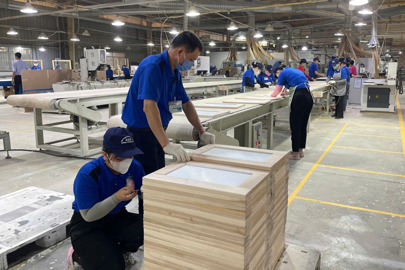 Businesses in Ho Chi Minh City are busy resuming production after Tet. Photo: Dinh Trong