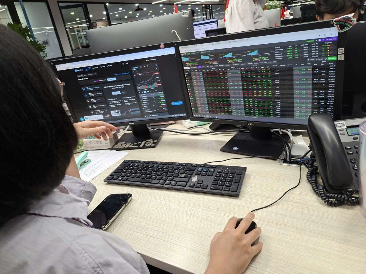 Experts predict that the stock market will not fluctuate too much, the market will have differentiation between industry groups. Photo: Luc Giang