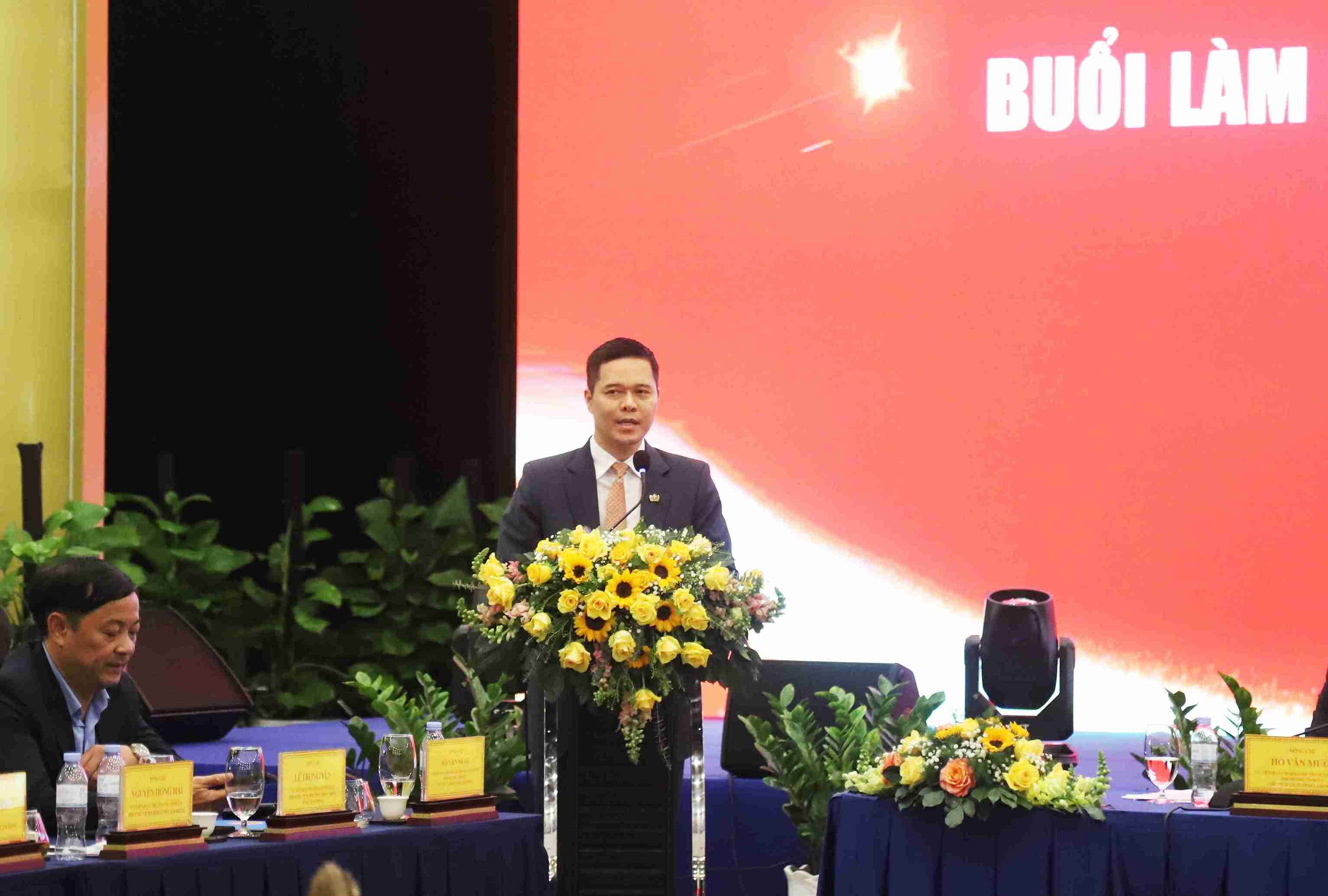 Đại diện các doanh nghiệp, nhà đầu tư kiến nghị tháo dỡ những khó khăn, vướng mắc liên quan các dự án. Ảnh: Phúc Khánh 