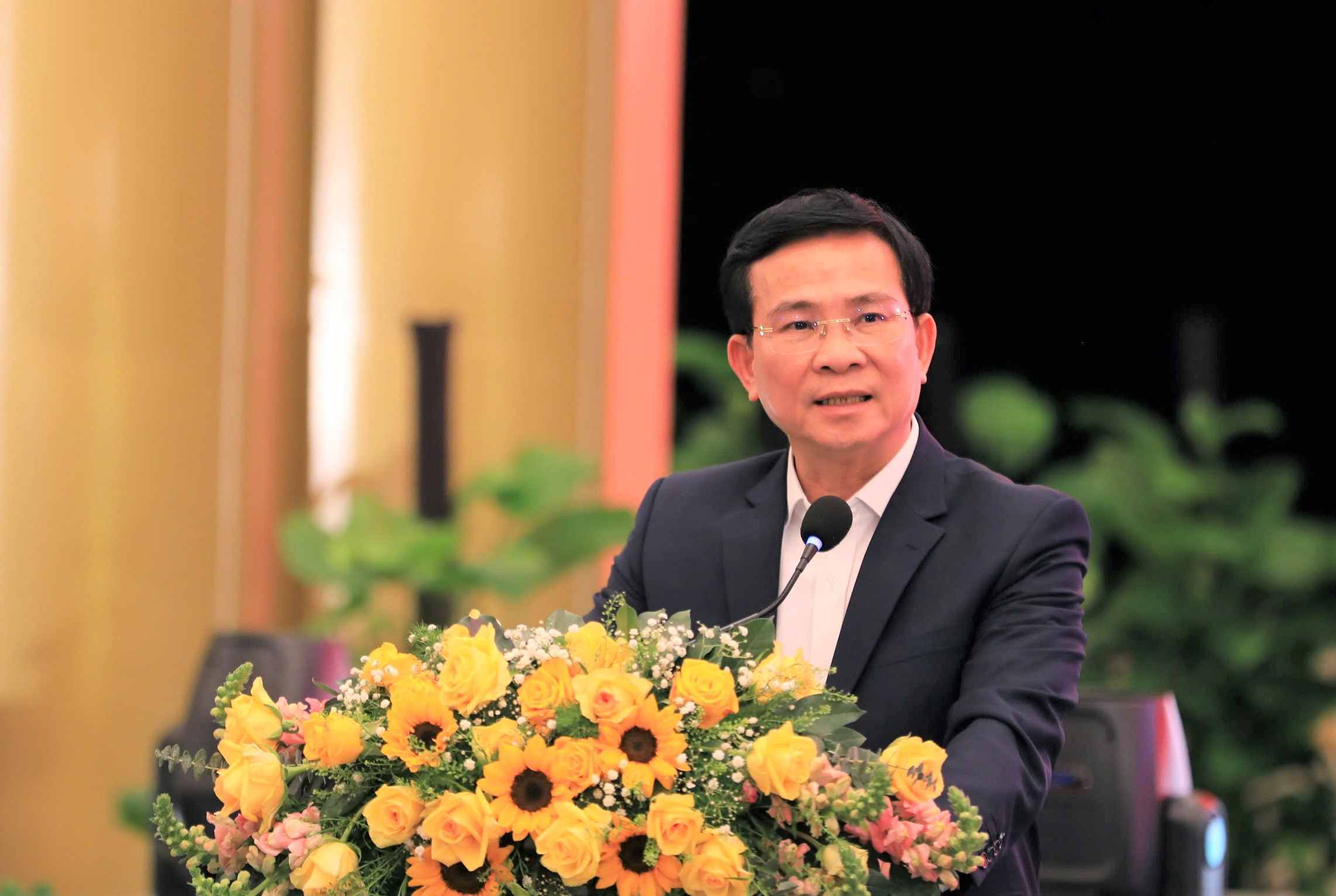 Ông Hồ Văn Mười, Chủ tịch UBND tỉnh Lâm Đồng phát biểu tại buổi làm việc. Ảnh: Phúc Khánh 