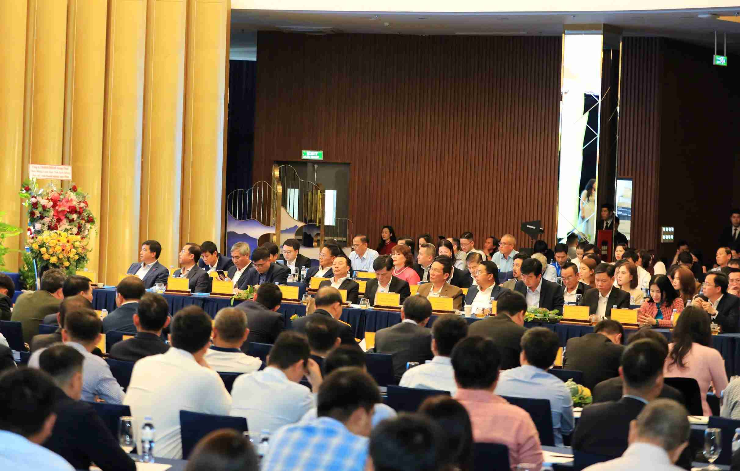 Có hơn 350 doanh nghiệp, nhà đầu tư các dự án trên địa bàn tỉnh Lâm Đồng dự buổi làm việc. Ảnh: Phúc Khánh 