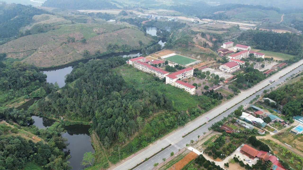 Location of the planned construction area of Bat Xat Inter-level Boarding Primary and Secondary School near the spacious schools that have been built. Photo: Manh Dung