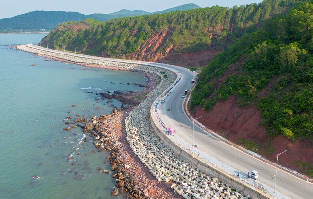 The Nghi Son - Cua Lo coastal road project has a total investment of more than 4,600 billion VND. Photo: Ngoc Anh