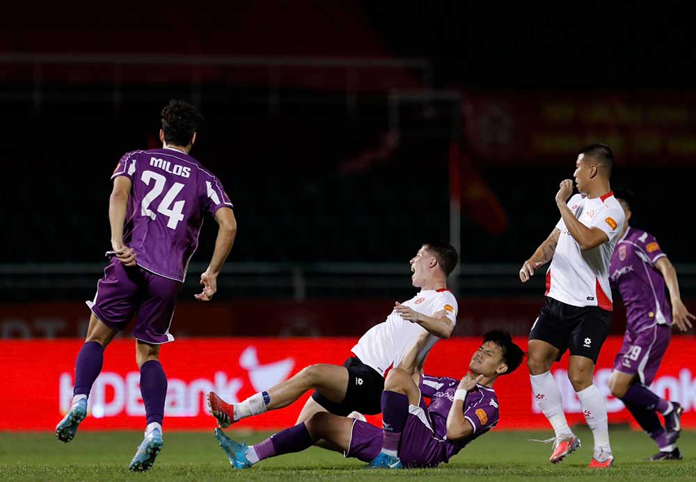 Dù vậy, hàng phòng ngự Becamex TPHCM cũng có ngày thi đấu hiệu quả và hóa giải các đợt tấn công của đối phương.