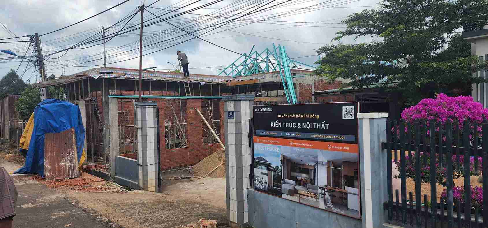 Nhà thầu làm dự án xây dựng nhà trọn gói trên địa bàn tỉnh đang cố xoay sở qua giai đoạn khó khăn. Ảnh: Bảo Trung