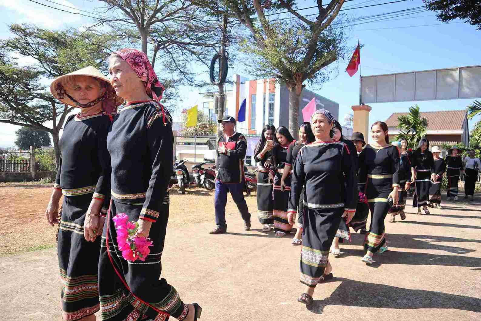 Đồng bào dân tộc thiểu số ở địa bàn gửi trọn niềm tin vào đợt bầu cử sắp tới. Ảnh: Bảo Trung