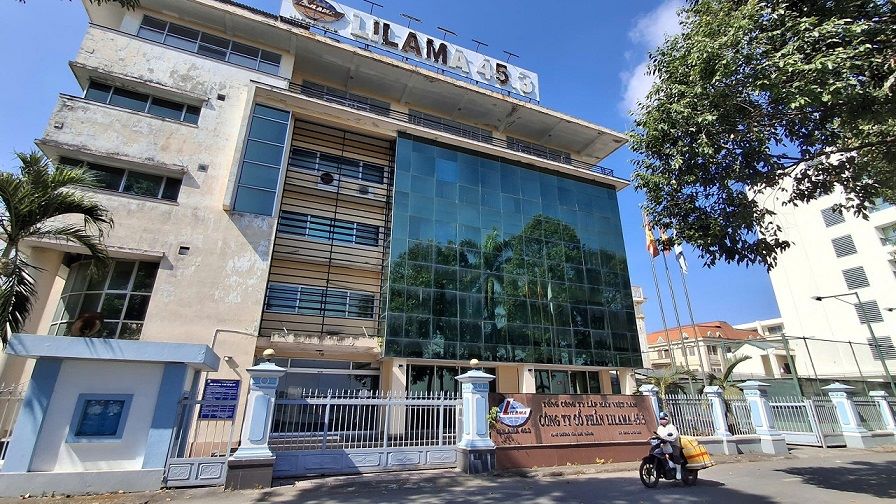 La société par actions Lilama, située rue Ton Duc Thang, province de Quang Ngai, a 56 mois de retard de paiement de l'assurance sociale avec un montant total de retard de paiement de plus de 8,6 milliards de dongs. Photo: DONG GIANG