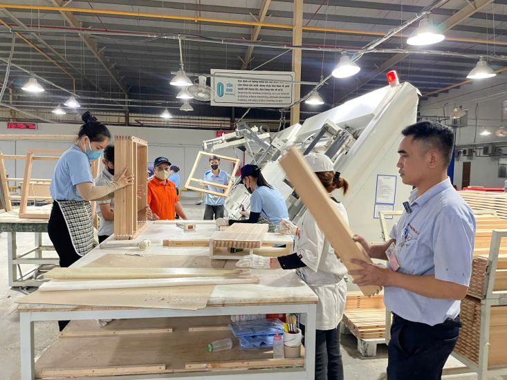 Mr. Nguyen Huu Manh - a worker of Cua Y A Chau Industrial Co., Ltd. eagerly awaits the day to vote. Photo: Dinh Trong
