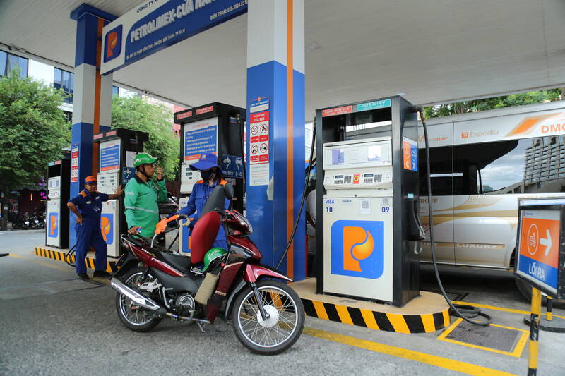 Le marché de l'essence et du pétrole à Hô Chi Minh-Ville est toujours garanti. Photo: Ngọc Lê