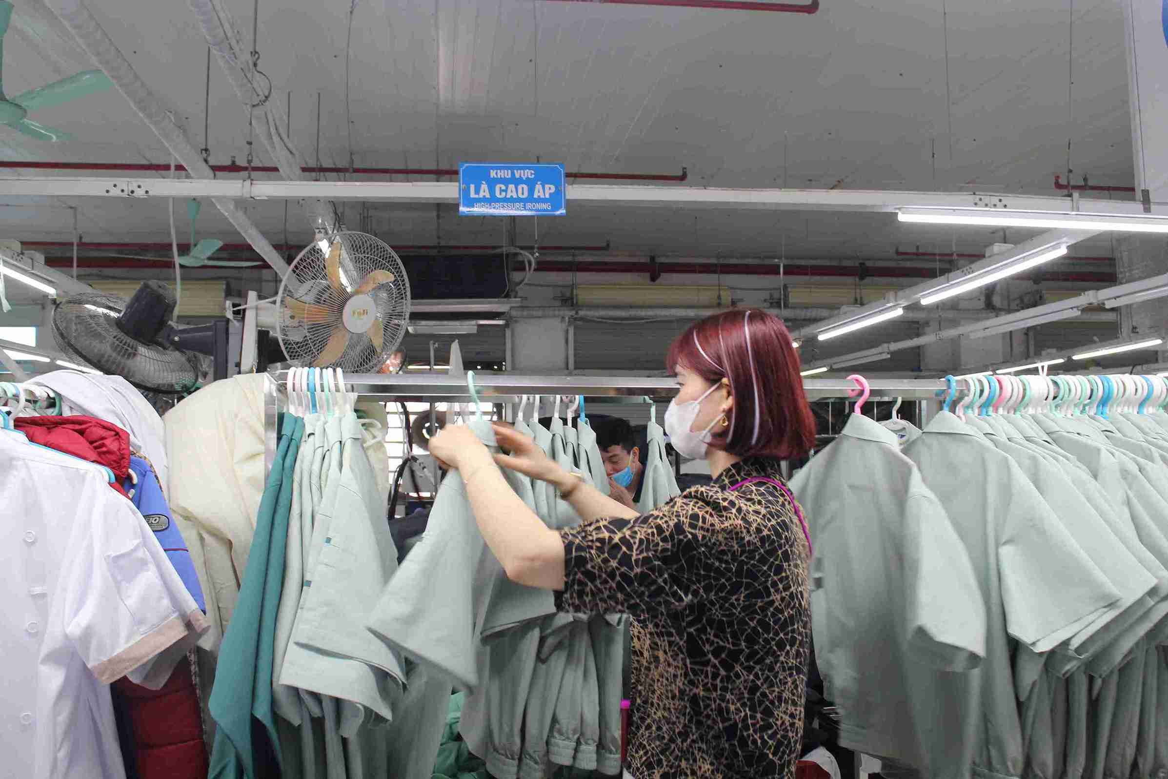 Hung Yen workers are assured to stick with businesses thanks to practical welfare policies. Photo: Mai Huong