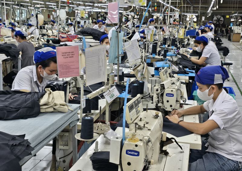 Viet Hung Joint Stock Company will give all employees leave on March 15 to have conditions to participate in the election of National Assembly and People's Council deputies at all levels. Photo: Nam Duong