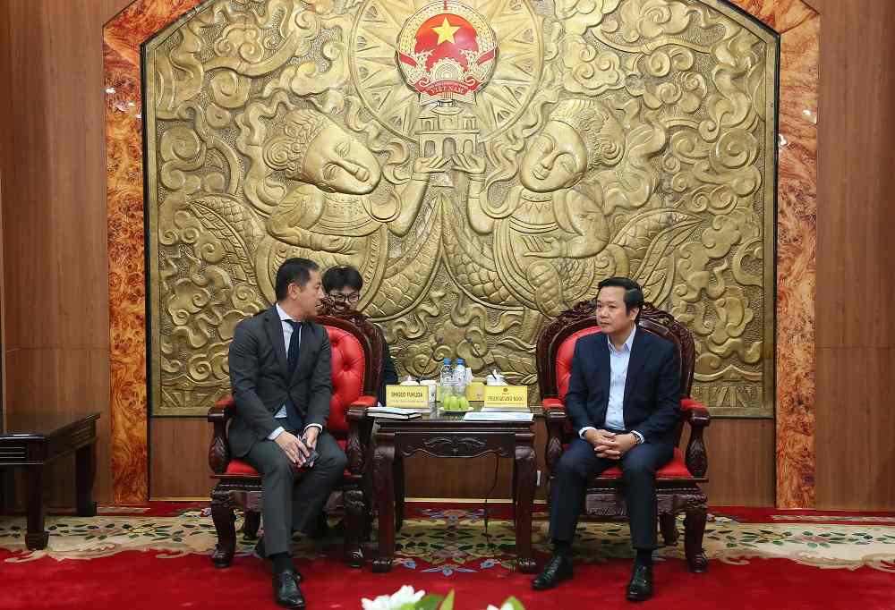 Chủ tịch UBND tỉnh Phạm Quang Ngọc tiếp và làm việc với đại diện Tập đoàn Sumitomo Corporation. Ảnh: Tất Đạt