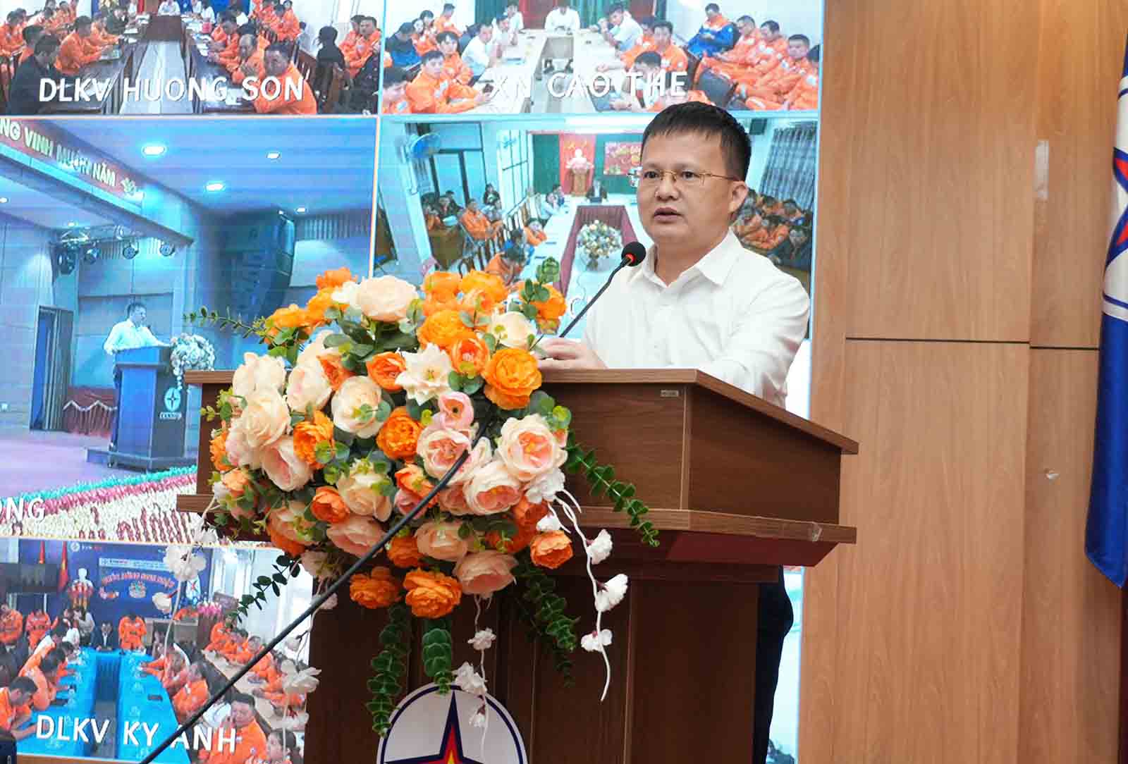 Ông Bùi Quang Nhiệm – Trưởng phòng An toàn quán triệt tinh thần học tập của các học viên. Ảnh: Cao Thảo