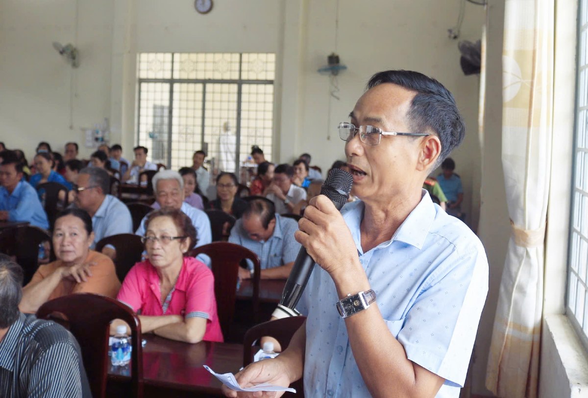 Các cử tri. Ảnh: Văn Nhanh