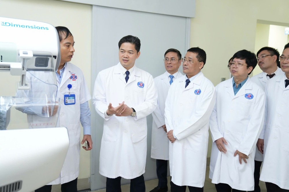 The cancer radiation therapy machine system only has 2–3 minutes left, minimizing damage to healthy tissue. Photo: Tran Ha