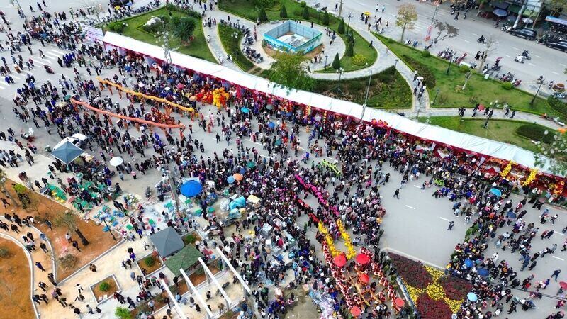 Lễ hội Kỳ Cùng – Tả Phủ không chỉ là sinh hoạt tín ngưỡng quan trọng của người dân xứ Lạng mà còn là điểm hẹn văn hóa đầu xuân của du khách thập phương. Qua nhiều thế hệ, lễ hội vẫn được gìn giữ và phát huy, trở thành biểu tượng văn hóa đặc sắc của vùng đất biên cương.