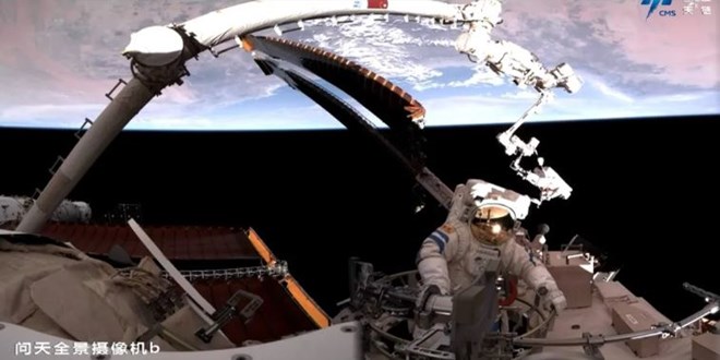 Chinese astronauts walk in space on May 28, 2024. Photo: CMSA