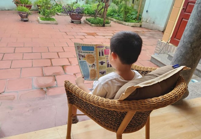 Positive living habits help children limit dependence on social networks. Photo: Trang Pham