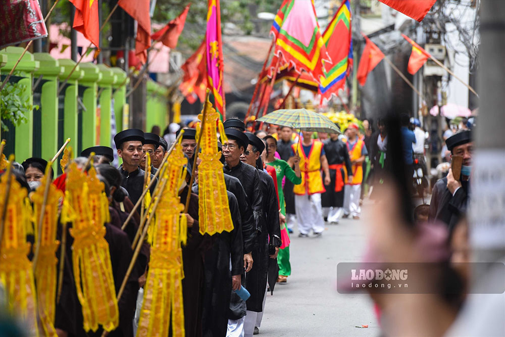 Lễ hội đền Đô thu hút hàng nghìn người tham gia. Ảnh: Trần Tuấn