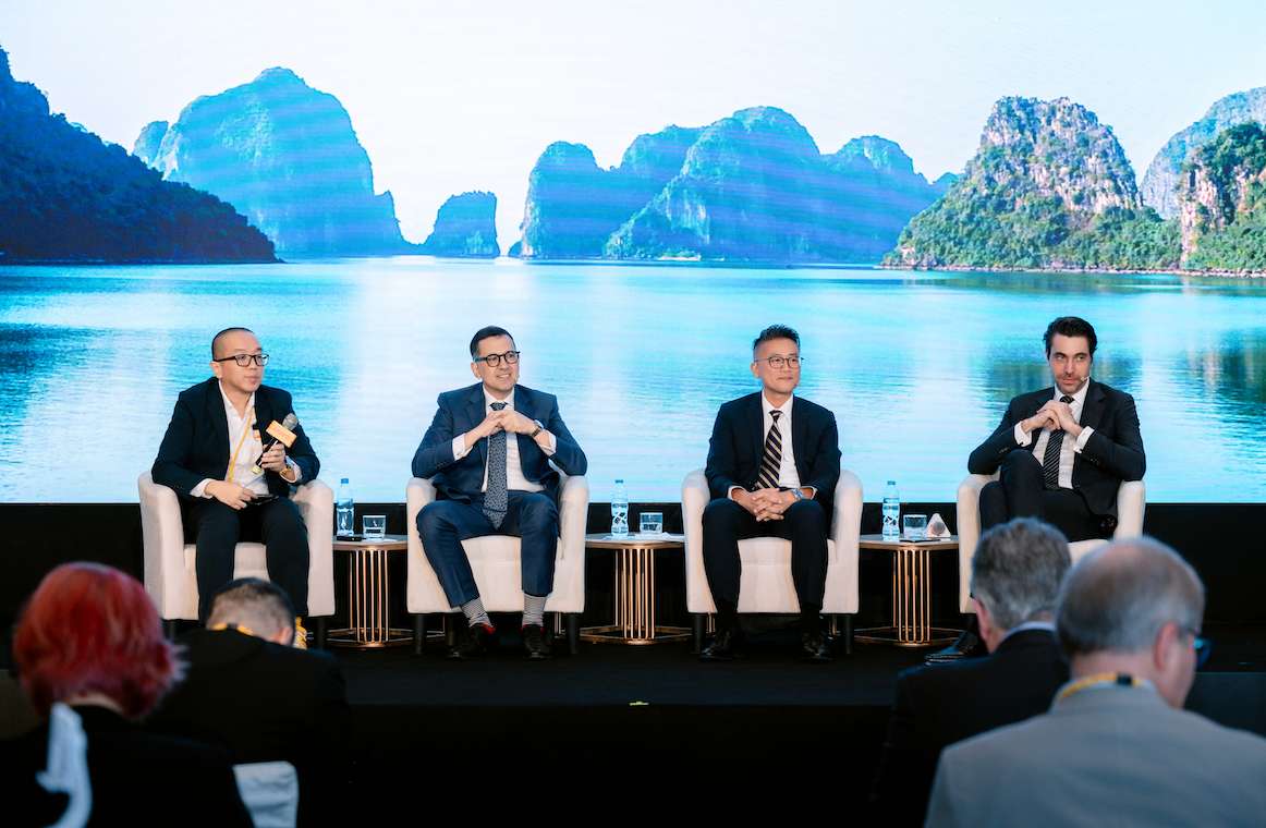 Phiên thảo luận chia sẻ sâu về Việt Nam. Ảnh: Thạch Lam 