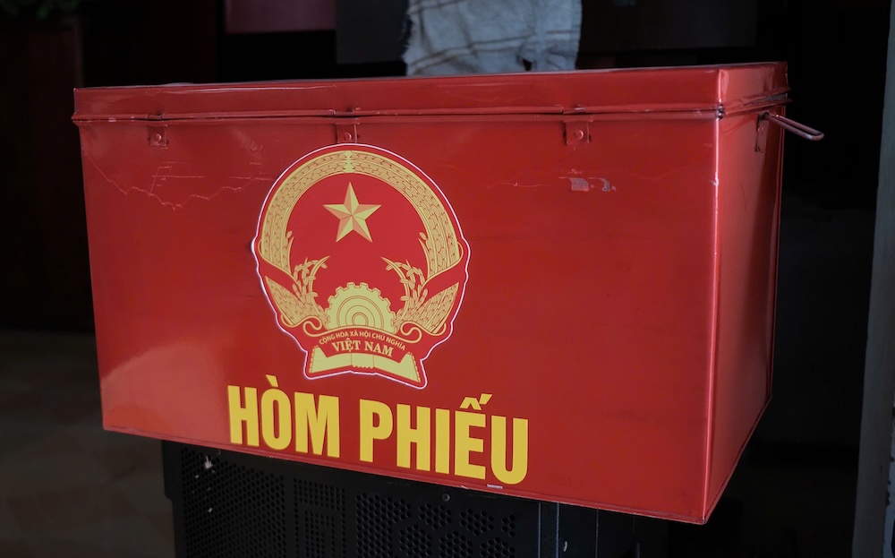 Hòm bỏ phiếu sẵn sàng. Ảnh: Mai Ngân