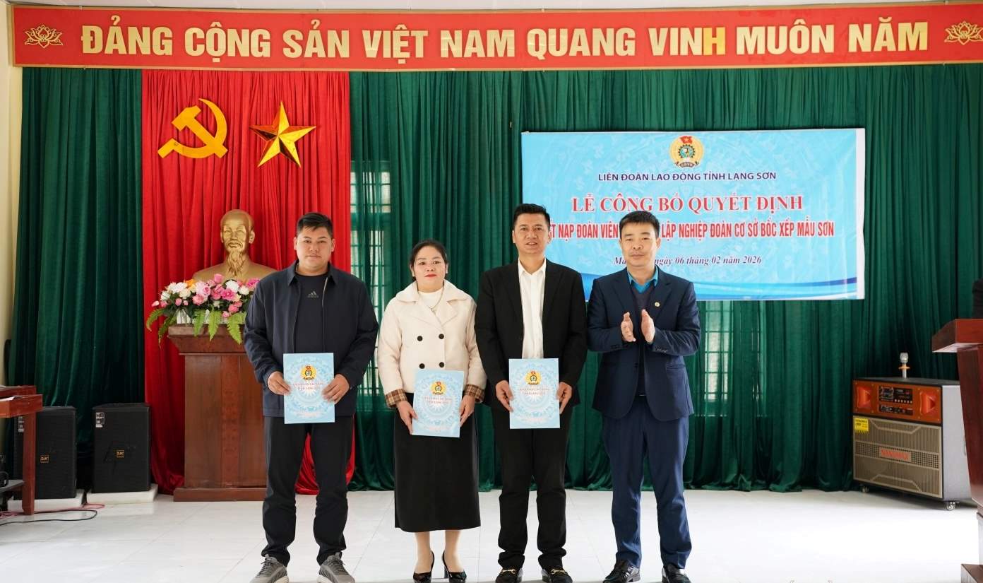 Lang Son Trade Union develops an additional 288 union members from the beginning of the year. Photo: Thai Son