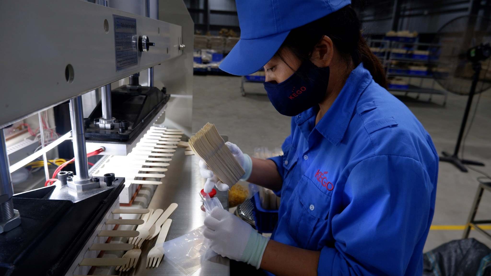 Lorsque les prix des matières premières et du transport ont soudainement augmenté après la finalisation du contrat, de nombreuses entreprises exportatrices ont été contraintes d'accepter de réduire leurs bénéfices pour préserver leur réputation auprès des clients. Photo: Tuyet Lan