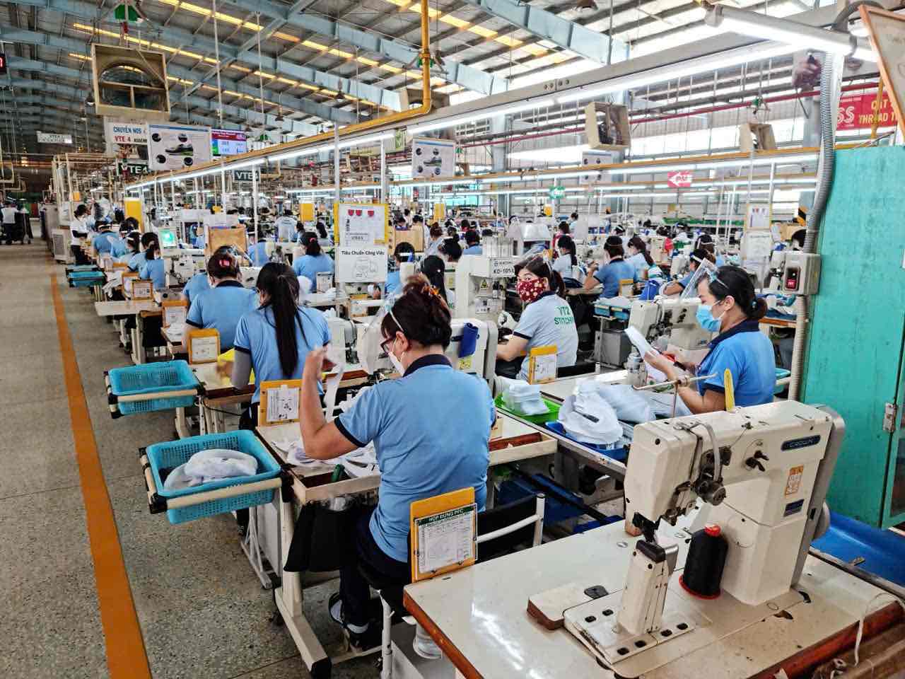 TKG Taekwang Vina Joint Stock Company (Dong Nai) creates conditions for employees to vote to elect National Assembly deputies and People's Council deputies at all levels. Photo: HAC