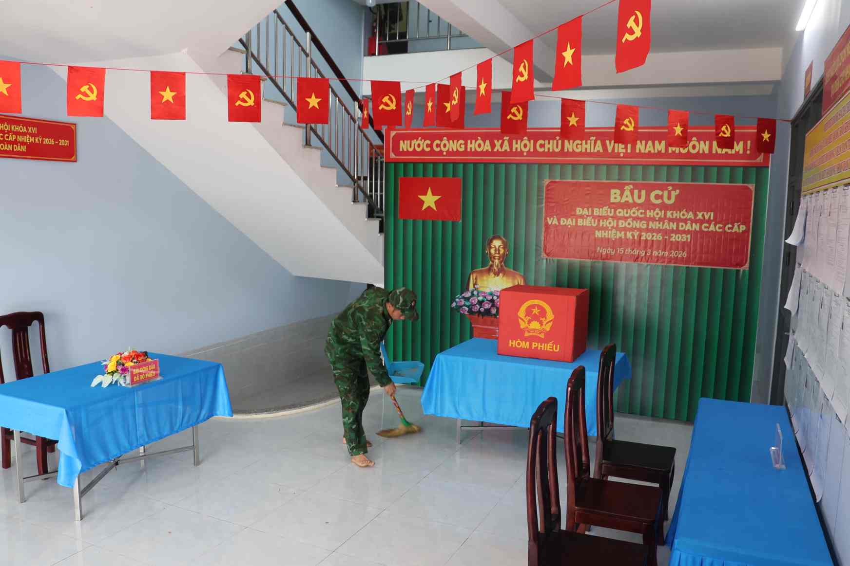 Công tác chuẩn bị cho ngày bầu cử tại đảo Hòn Chuối đã hoàn tất. Ảnh: Nhật Hồ.