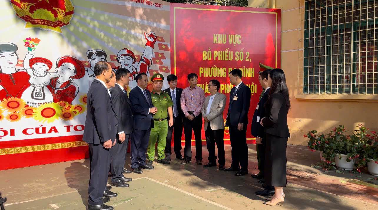 Ba Dinh Ward Trade Union towards election day. Photo: Phuong Anh