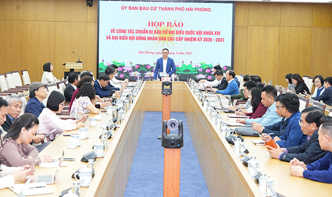 ハイフォンでの選挙日の準備作業に関する記者会見の様子。写真:ミン・フン