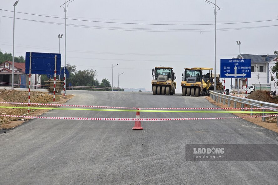 The starting point of the main inter-regional road intersects with National Highway 32. Photo: To Cong