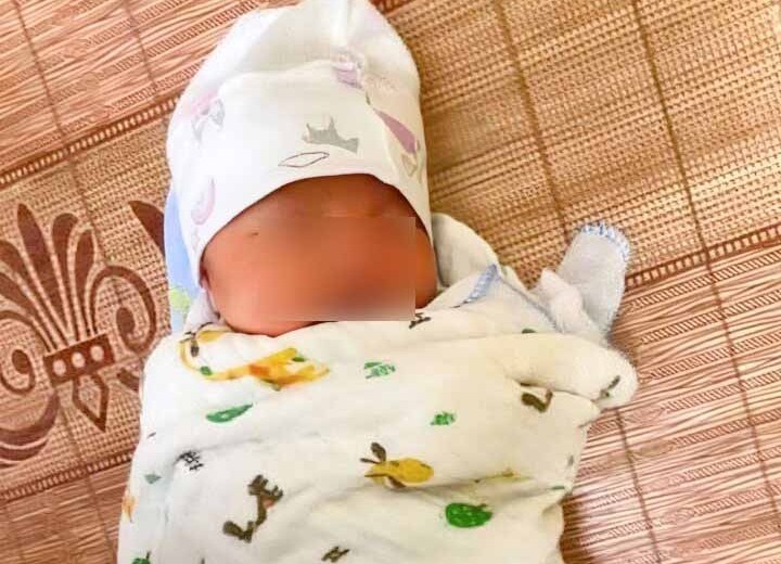 The baby is about 3 days old, weighing 3.5kg. Photo: Mao Dien Ward People's Committee, Bac Ninh province