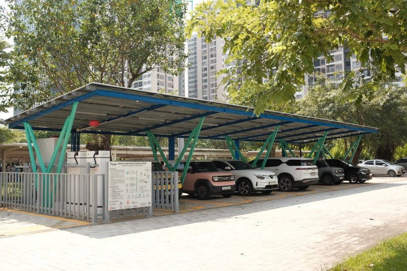 Trạm sạc xe điện thông minh thử nghiệm được xây dựng và triển khai trong thực tế khuôn viên trường Đại học VinUni.