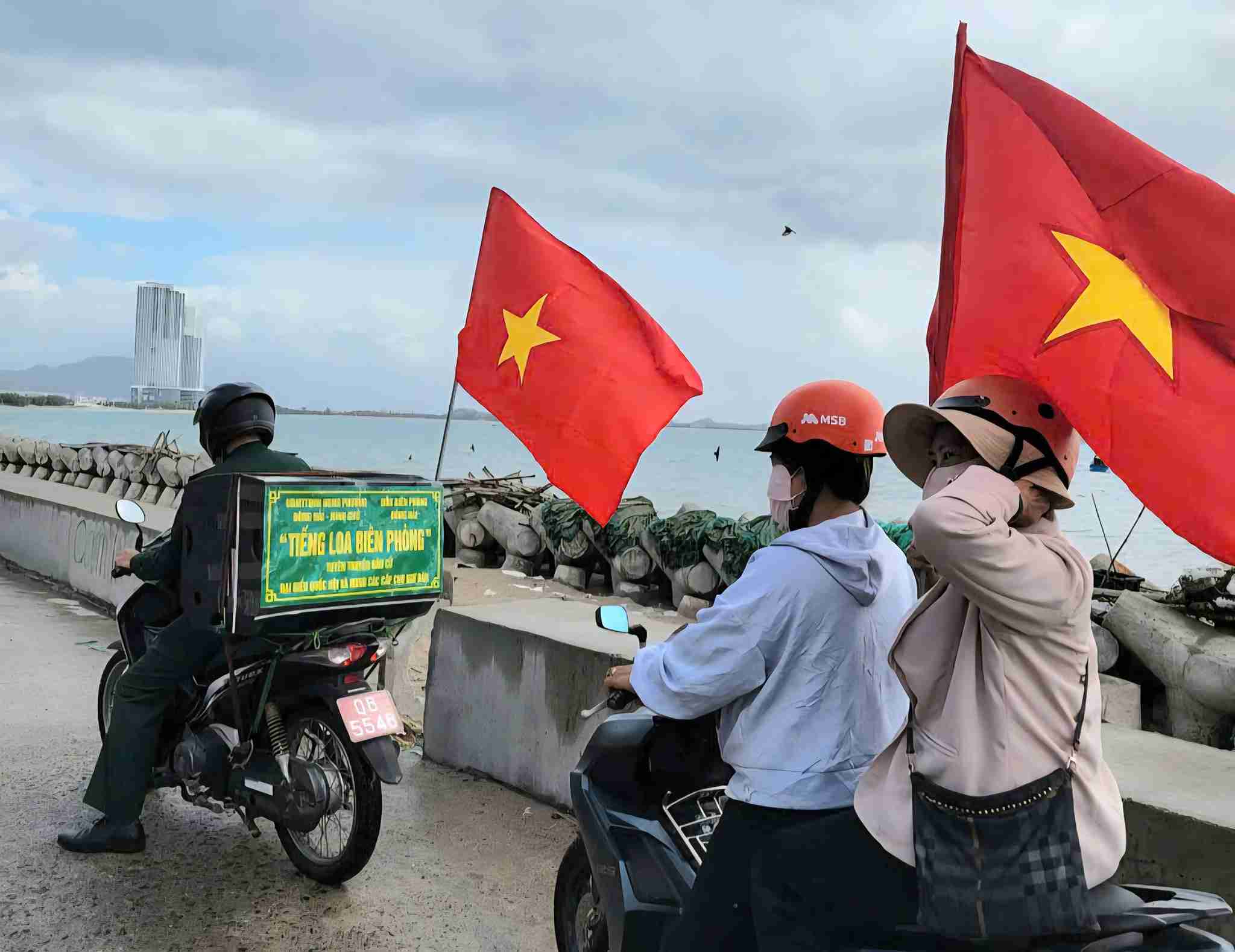 Hình ảnh hoạt động tuyên truyền bầu cử bằng mô hình “Tiếng loa Biên phòng”. Ảnh: Biên phòng Khánh Hòa