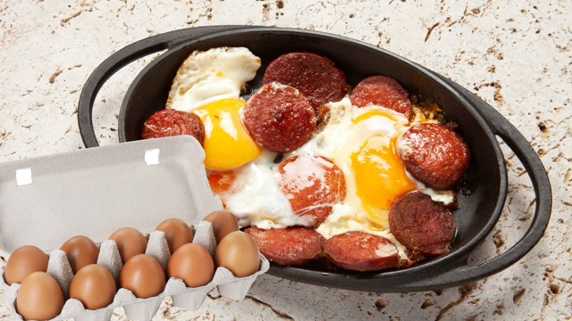 Eggs are a familiar food but should not be eaten regularly with foods such as bacon or sausages. Graphic photo: Huong Son
