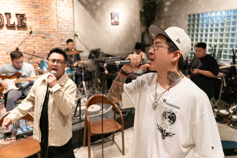 Ca sĩ Tuấn Hưng trở về sau chuyến lưu diễn tại Mỹ 