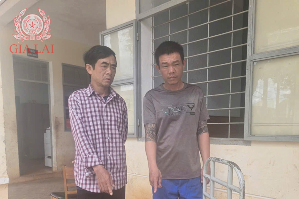 Đối tượng Phước và Phương tại cơ quan công an. Ảnh: Công an