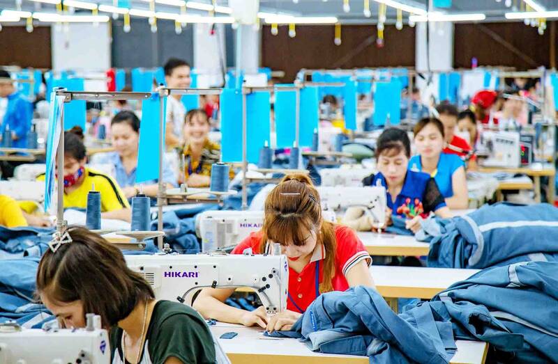 Các nhà máy tại Tuyên Quang giải bài toán thiếu hụt lao động. Ảnh: Việt Bắc