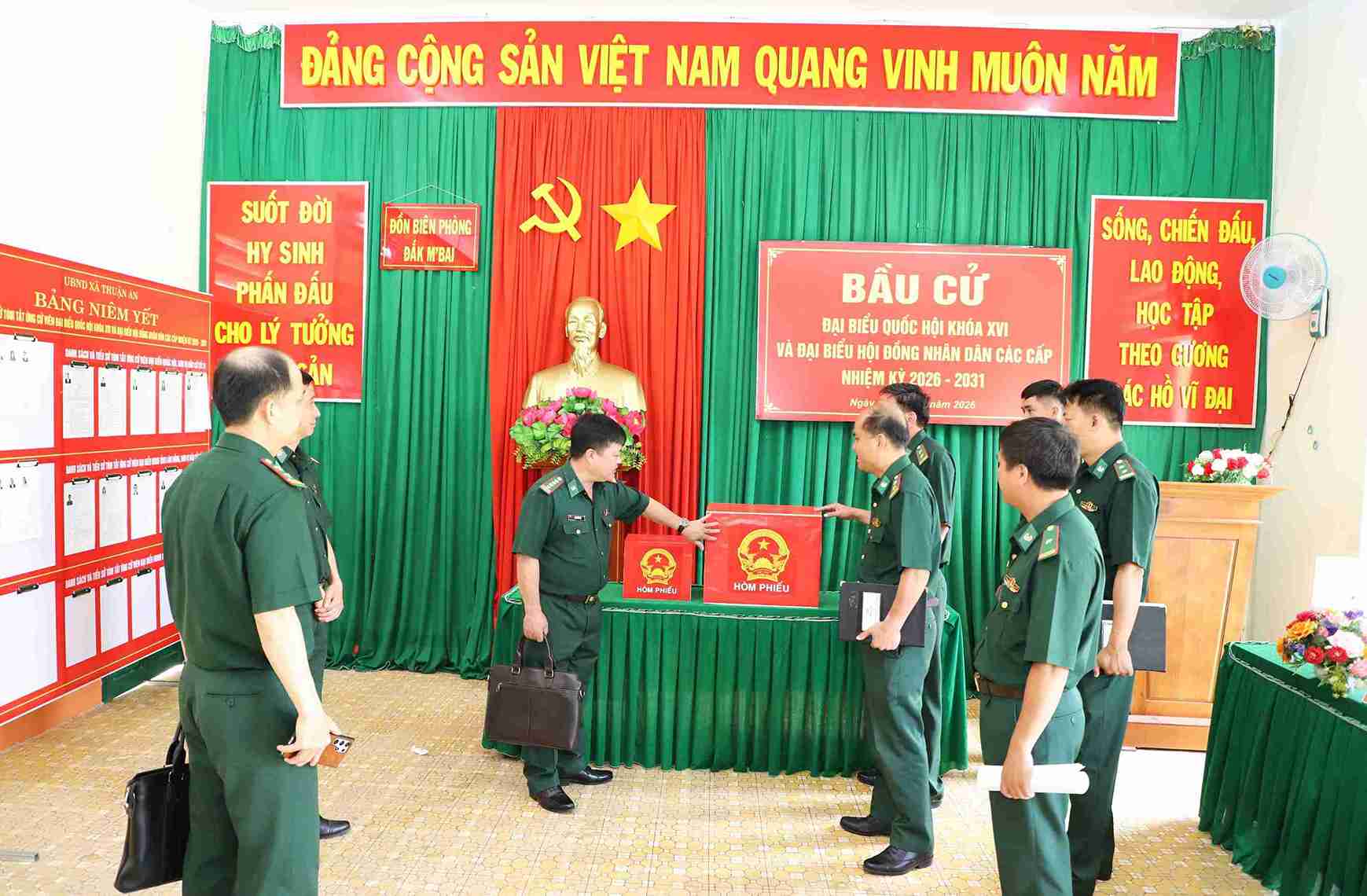 Đoàn kiểm tra 