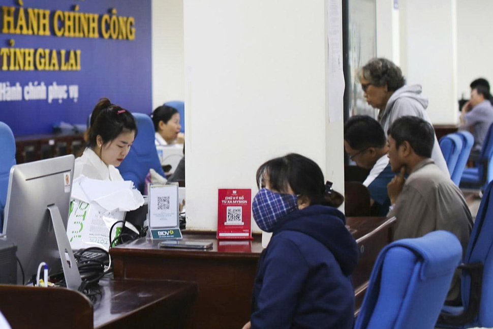 El Centro de Servicio Administrativo Público de la provincia de Gia Lai resuelve los trámites para la gente. Foto: Hoai Phuong