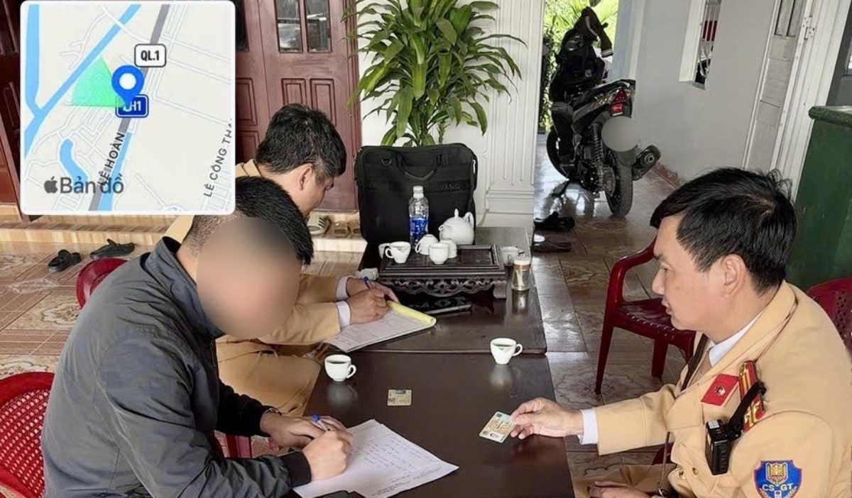 Task force of Road Traffic Police Team No. 2 handles traffic violators. Photo: Ninh Binh Provincial Police