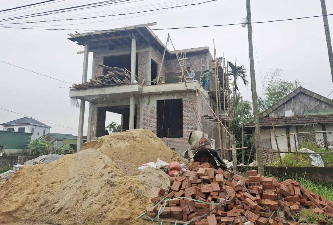 Currently, many construction contractors in Ha Tinh are lacking construction workers. Photo: Tran Tuan