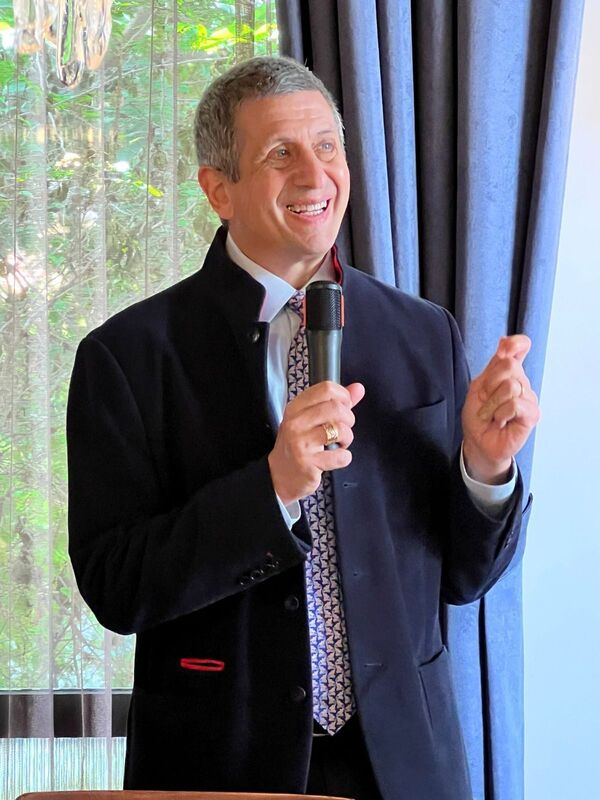 Giáo sư Andrew K. Rose - Hiệu trưởng Trường Kinh doanh NUS phát biểu tại hội nghị. Ảnh: NVCC