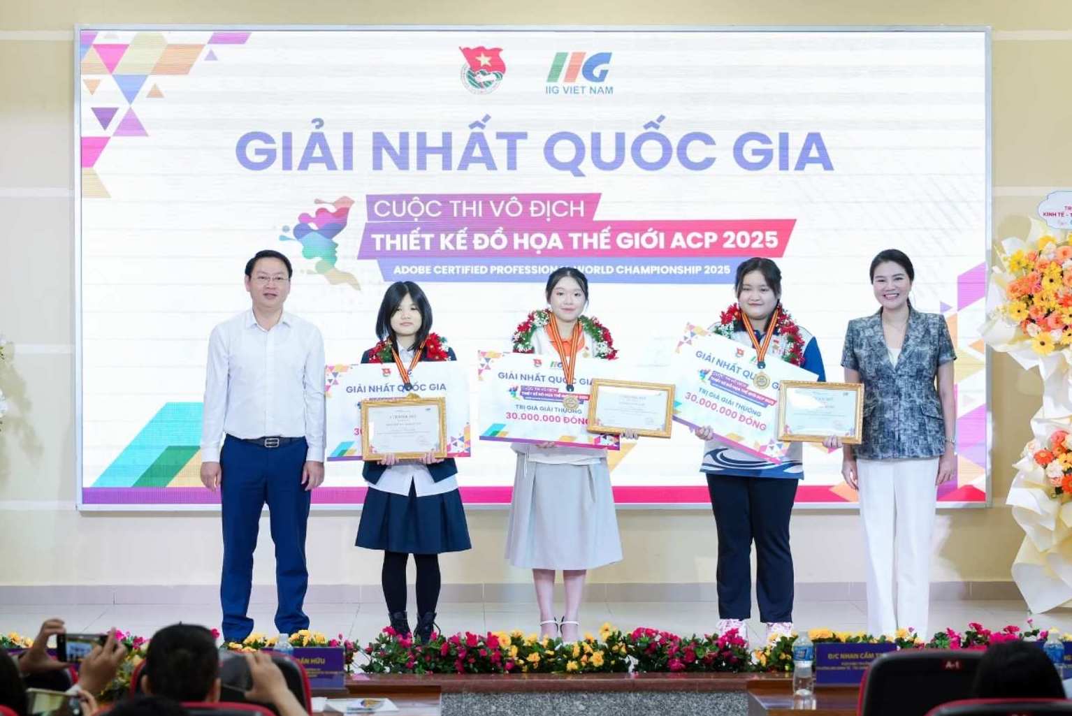 3 đại sứ ACP nhận giải thưởng tại Lễ tổng kết và trao giải Quốc gia  ACP World Championship 2025. Ảnh: Ban tổ chức