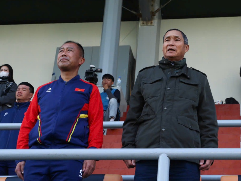 Coach Mai Duc Chung part ways after many years working with Vietnamese women's football. Photo: VFF